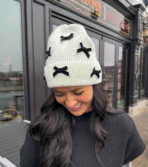 Mini Velvet Bow Cuff C.C Beanie (Black/Ivory)