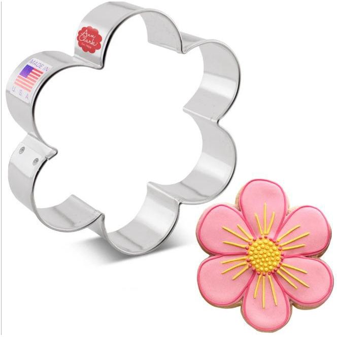 Scalloped Edge / Flower Cookie Cutter