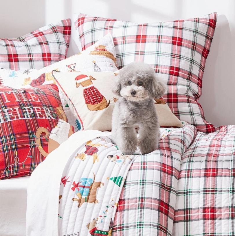 Jingle Paws Quilt Set
