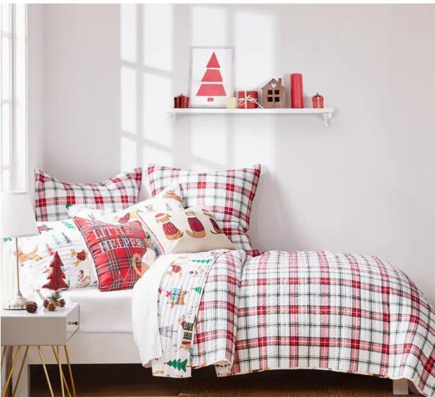 Jingle Paws Quilt Set
