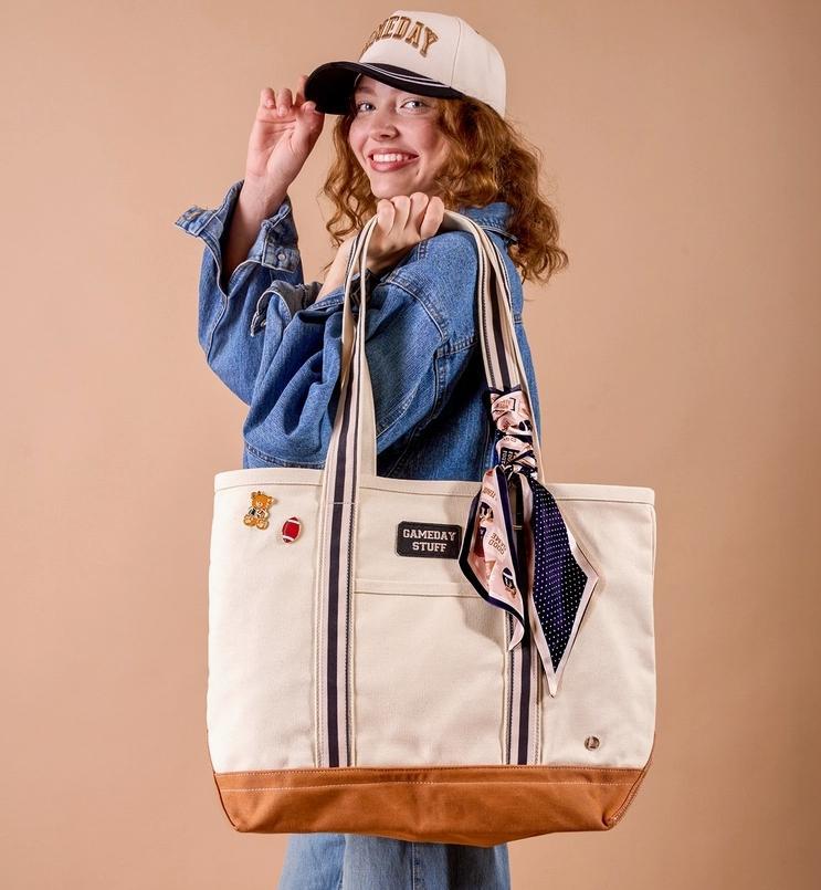The Darling Canvas Tote Bag Huddle Up