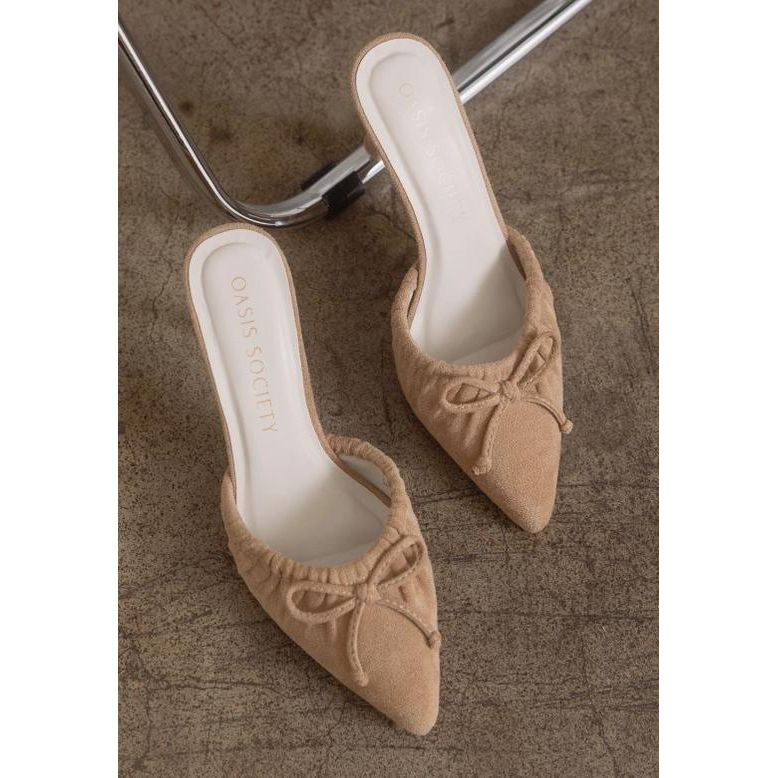 The Maven Sand Pointed Kitten Heel with Bow