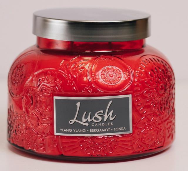 Lush Candle Ylang Ylang Bergamot Tonka (20oz)