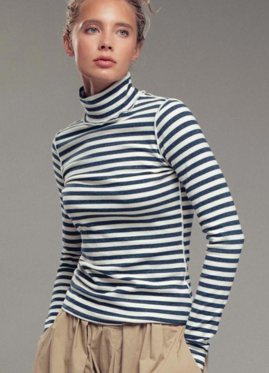Contrast Seam Turtleneck Knit Top (Ivory/Navy)