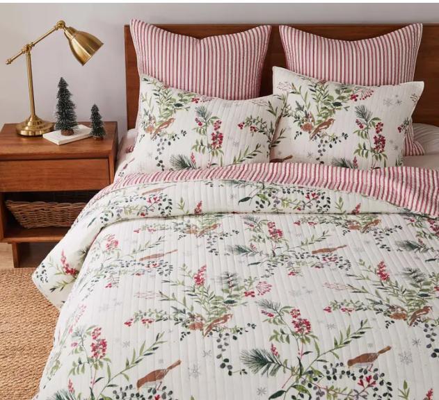 Winterberry Forest Reversible Quilt Set