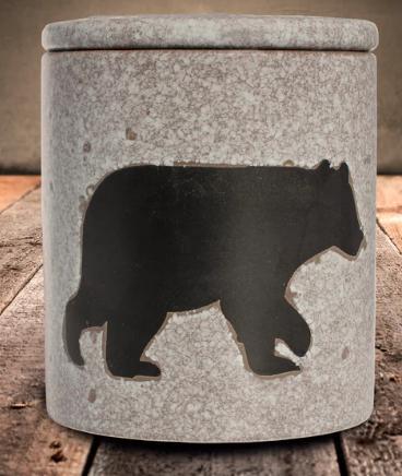 McCalls's Bear Tracks Wildlife Candle (22oz)
